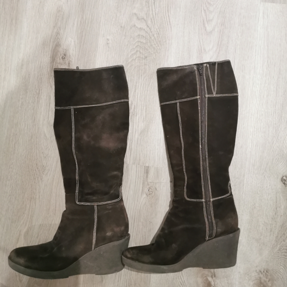 Used tall browns boots